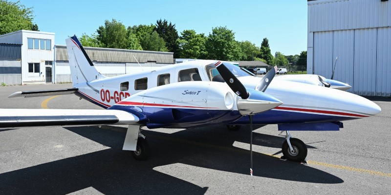 Piper PA34 220T Seneca V OO-GCB